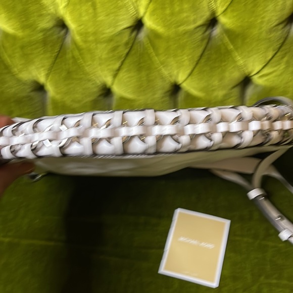 Michael Kors White Leather Piper Large Shoulder Bag - Picture 4 of 8